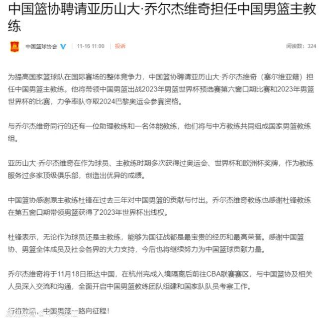 17岁的少女贝卡（珍·普罗斯克 Jenn Proske 饰）跟着父亲来到了一个不管怎样看都十分诡异的小镇上学，在这里，她和儿时的玩伴雅各布（克里斯·里吉 Chris Riggi 饰）重逢了，这个进进芳华期的年夜男孩处处流露出一股奇异的气味。在黉舍，服装老土的她成了同窗们欺侮的对象。这时候，面青唇白瞳孔金黄的年夜帅哥爱德华（马特·兰特尔 Matt Lanter 饰）呈现在了她的眼前，两人一见钟情眉来眼往。欲火焚身的贝卡向爱德华求欢却惨遭谢绝，本来爱德华是吸血鬼，回属于复杂的库伦家族，一方面，爱德华对贝卡有着